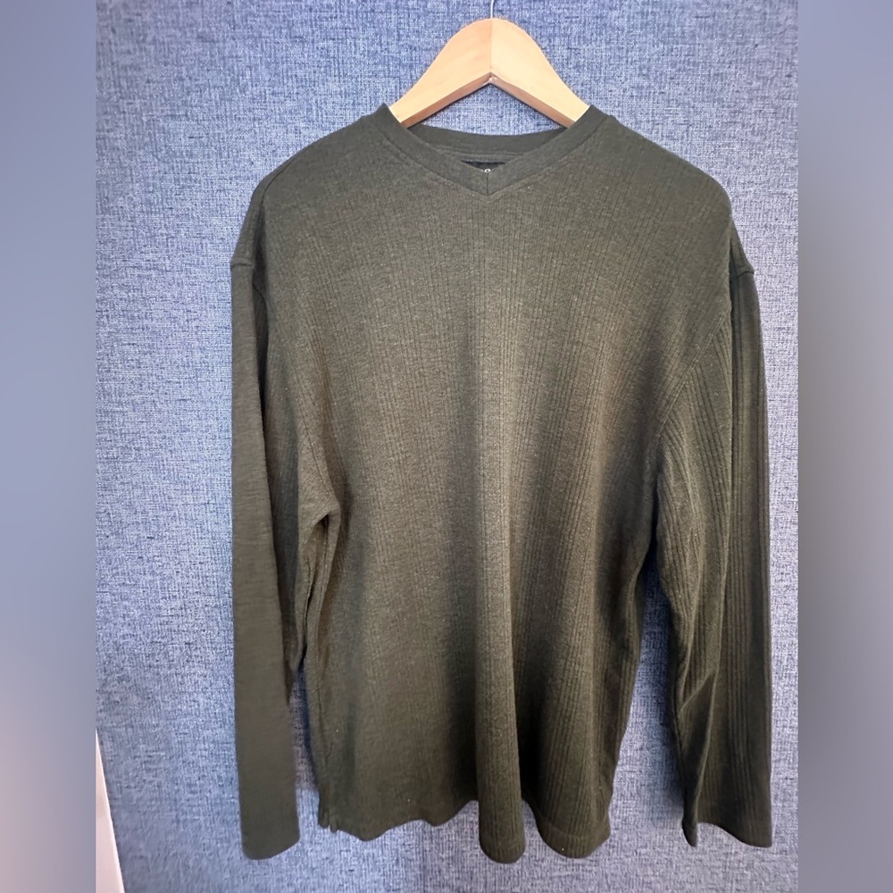 George Men's V-Neck Sweater in Forest Green